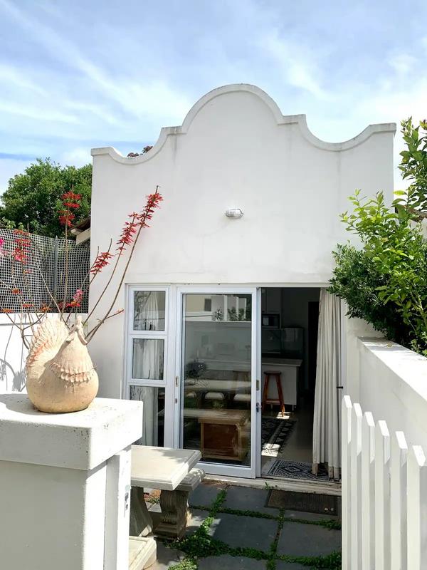 To Let 1 Bedroom Property for Rent in Signal Hill Western Cape